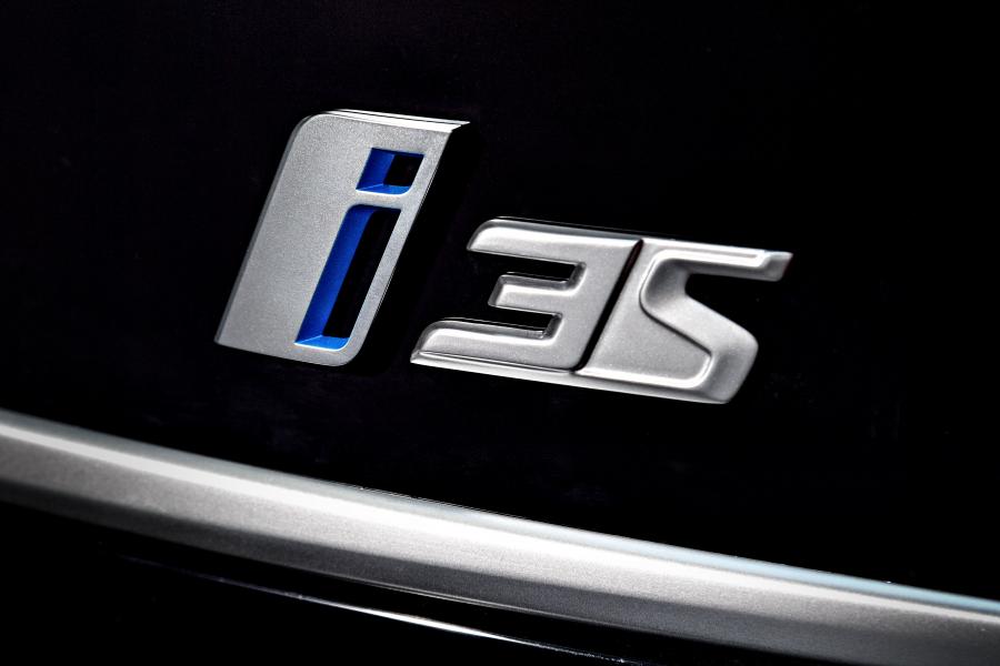Логотип BMW i3s (I01) 2018 года  (WW) (фото 31 из 97)